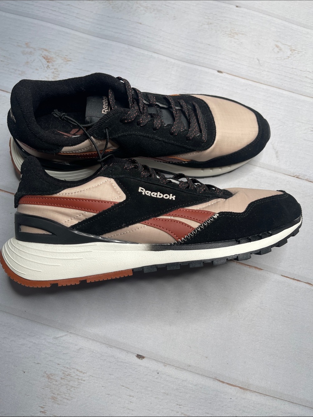 Reebok Sneakers Men’s 10 Shoes New Black Tan Brown Classic Lace Up Cream